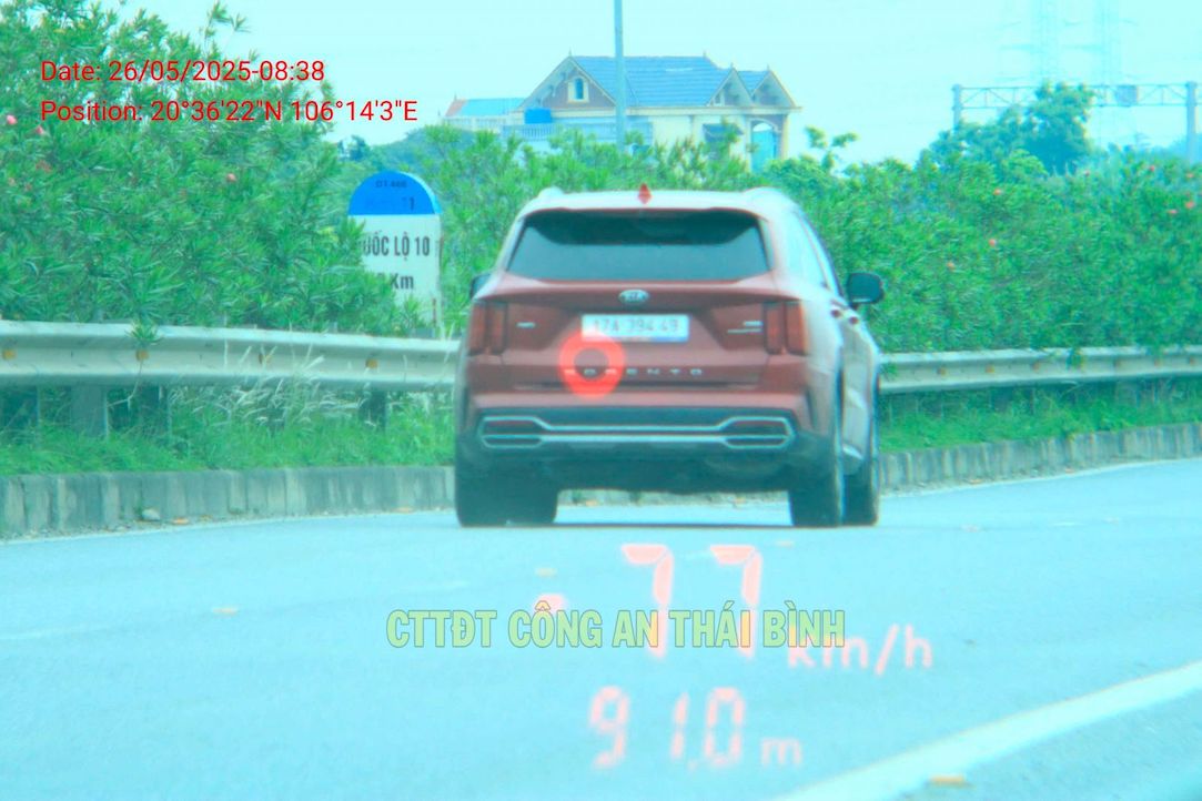 Imagenes de vehiculos que violan el error mas alla de la velocidad de las penalizaciones frias. Foto: Policia de la provincia de Thai Binh