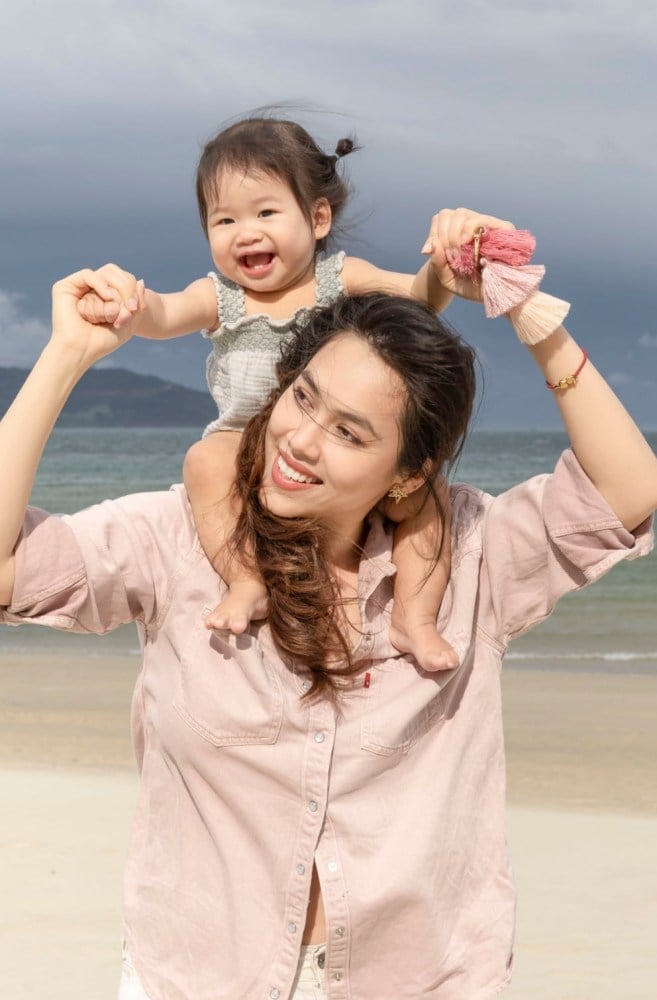 A hau Hoang My va con gai Ayla. Anh: Gia dinh cung cap