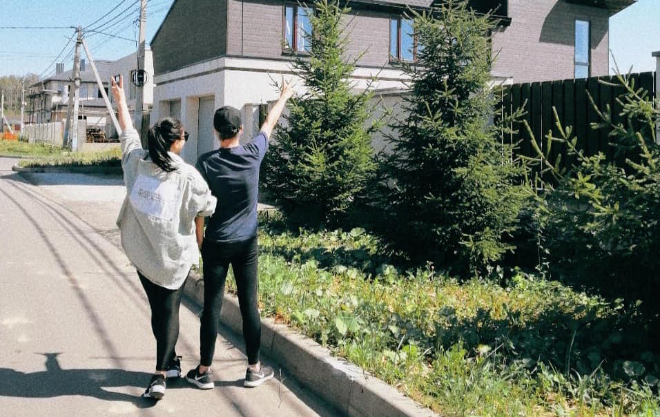 Talking openly will help the other person not feel pressured about their plans for the future. Photo: Quang Vo