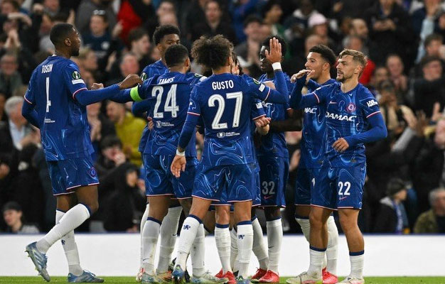 Caicedo persistio y ayudo a Chelsea a jugar mejor. Foto: AFP