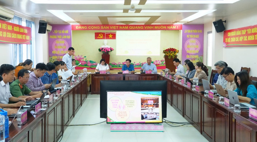 Ong Nguyen Phi Da - Chanh Van phong UBND tinh Dong Thap phat bieu tai Hoi nghi. Anh: Phong Linh.