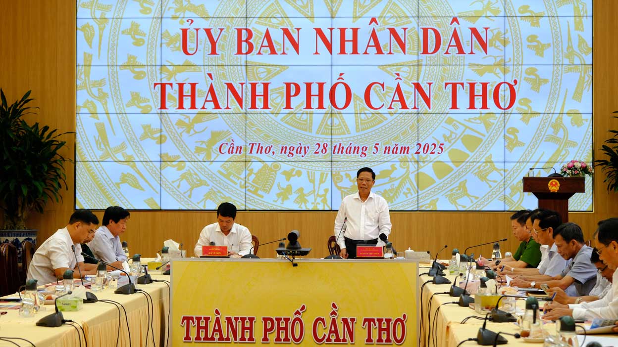 Phó Chủ tịch UBND TP Cần Thơ chủ trì cuộc họp. Ảnh: Mỹ Ly