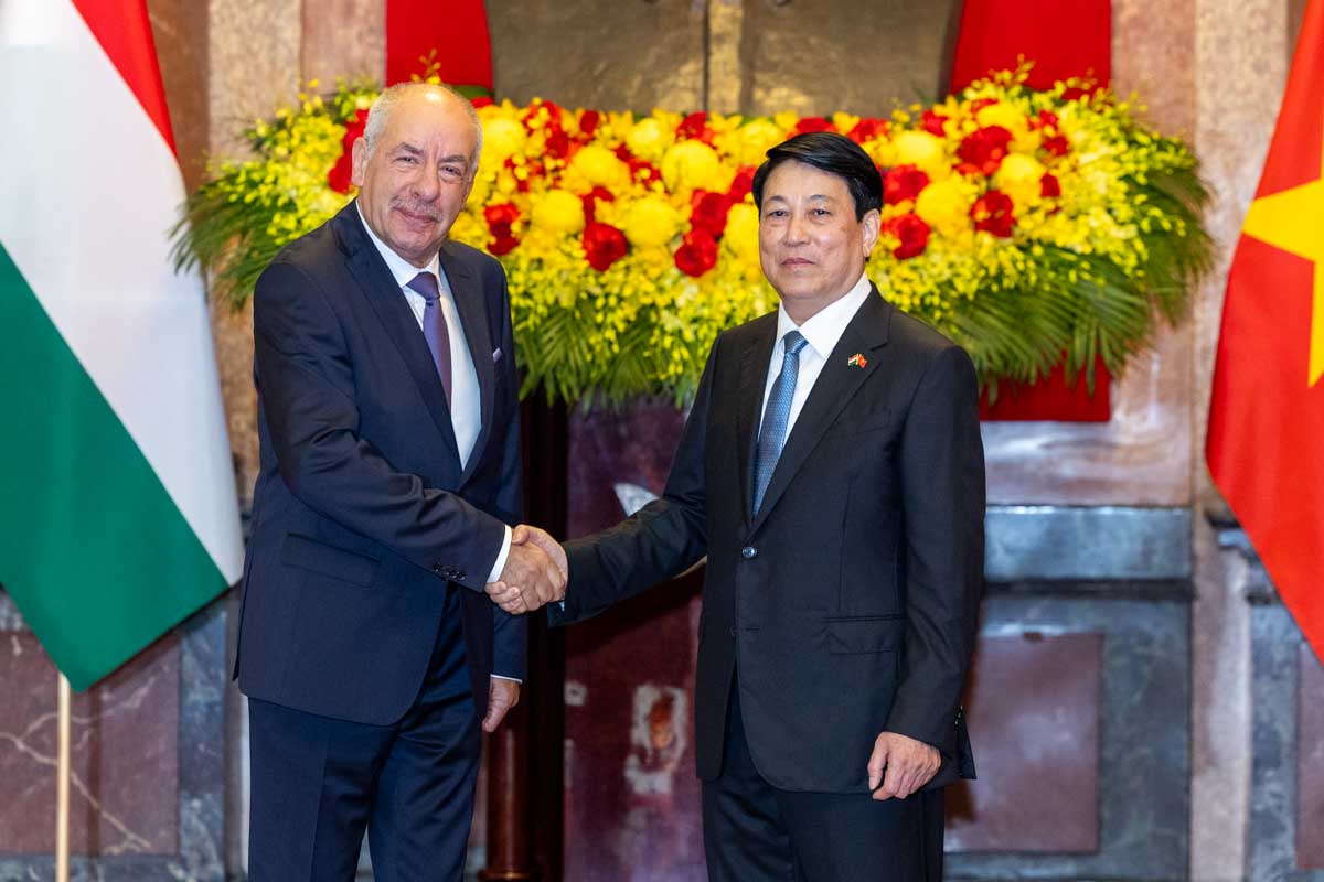 Politburo member and President Luong Cuong and Hungarian President Sulyok Tamas. Photo: Hai Nguyen