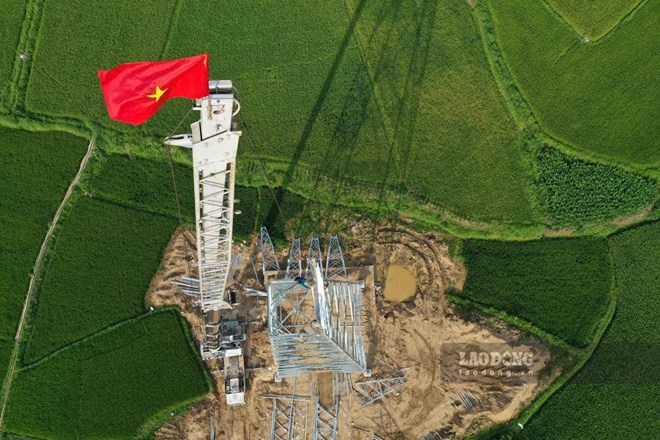Dồn lực cho đường dây 500kV Lào Cai - Vĩnh Yên trước mùa mưa bão