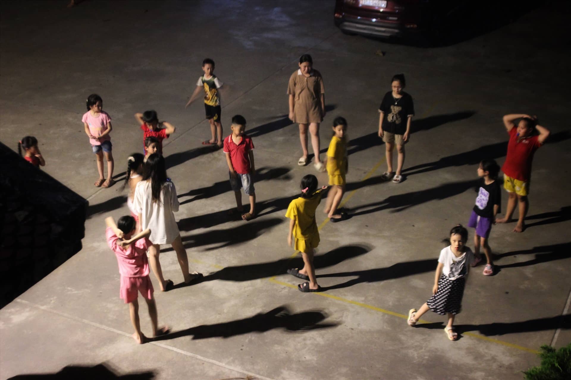 Khanh HOA Education y muchas localidades multifloticas tienen un plan de ajuste para endurecer la gestion de los niños en el verano. Fuente: Minh Hong