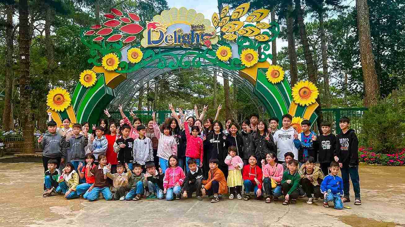 Children in difficult circumstances experience services at the Light & Arts Park Delight Park Da Lat. Photo: Long Du
