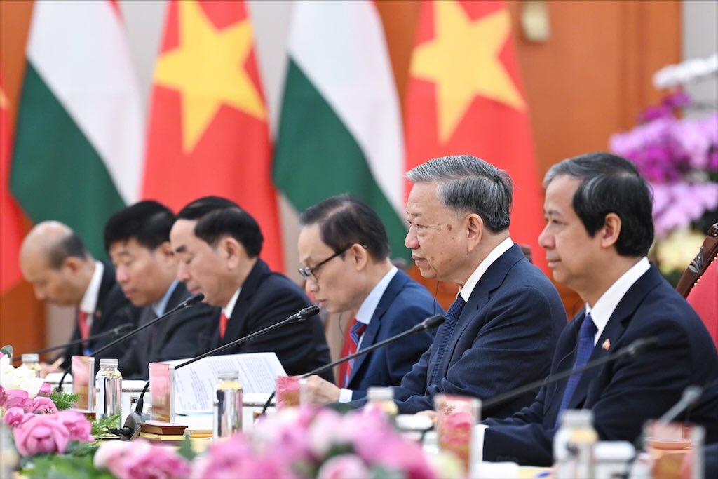 Tong Bi thu To Lam trong cuoc hoi kien Tong thong Hungary Sulyok Tamas tai Tru so Trung uong Dang. Anh: Hai Nguyen