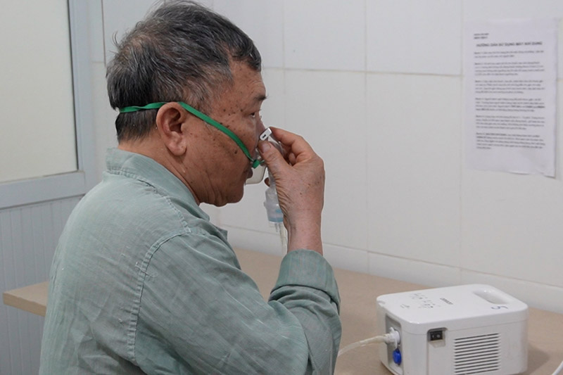 After decades of smoking, patients often go to the hospital due to chronic obstruction of the lungs