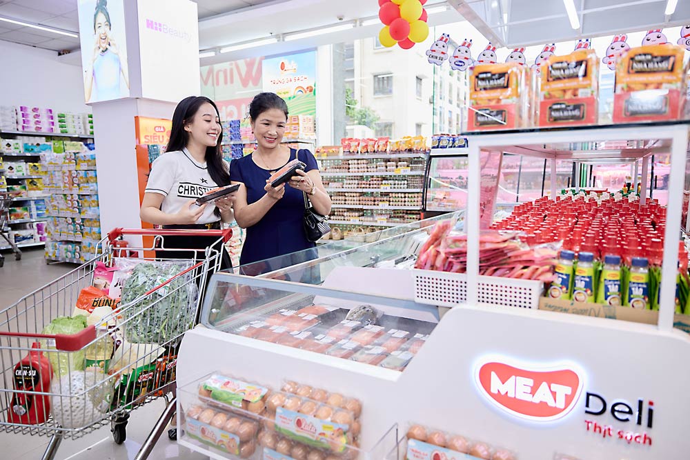 Nguoi tieu dung mua sam thit u mat MEATDeli. Anh: Hong Van