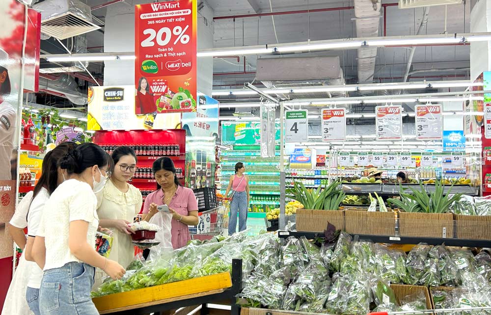 Customers shop at WinMart supermarket. Photo: Hong Van