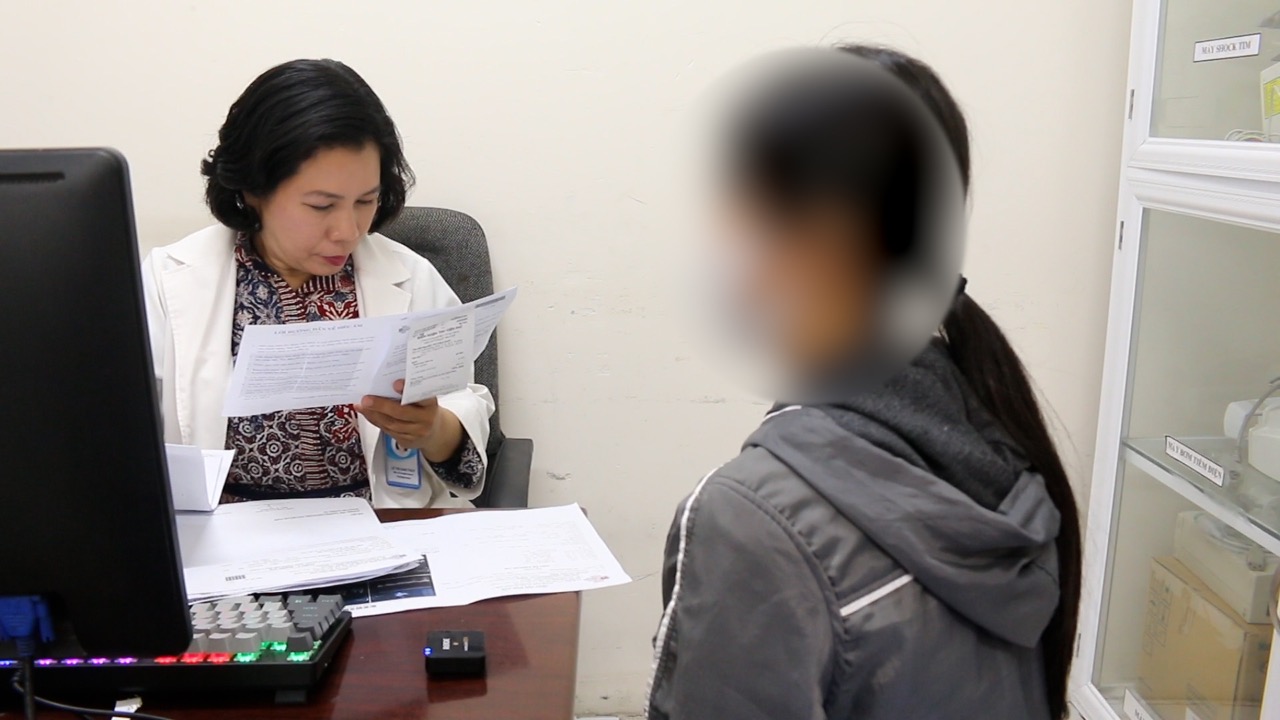 The patient was examined by a doctor and determined to have received renal failure. Photo: NGUYEN LY