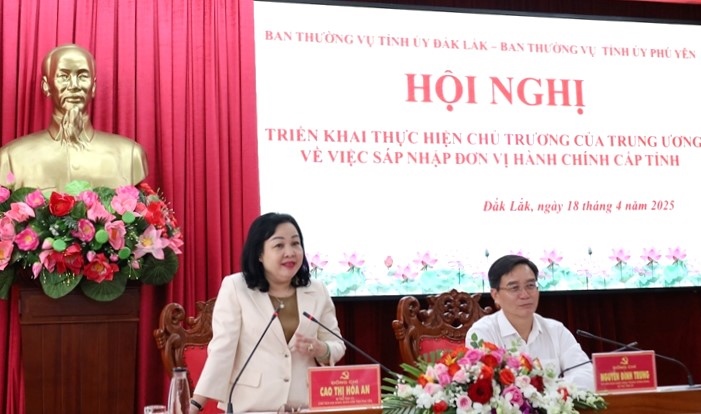 The Standing Committees of Dak Lak and Phu Yen Provincial Party Committees held a conference on merger work on April 18, 2025 in Dak Lak. Photo: Kim Bao