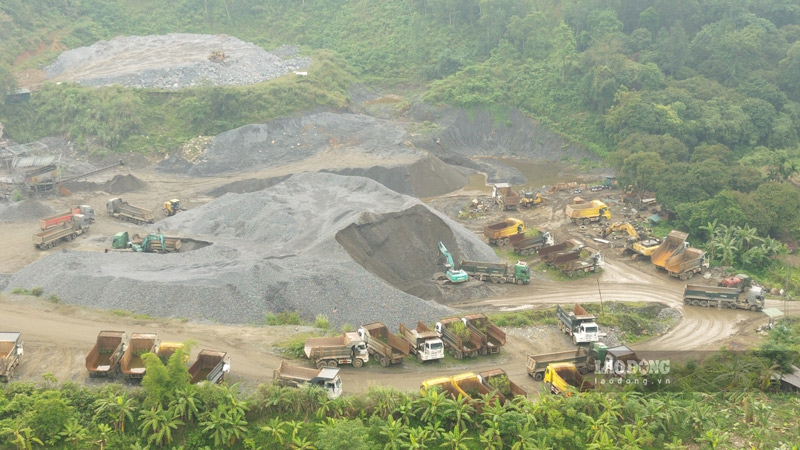 Punto de reunion ilegal de Lao Cai Compañia de acciones conjuntas de fosfato formal en Hop Thanh Commune (Lao Cai City). Foto: Dinh Dai