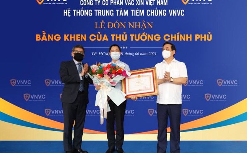 VNVC is honored to receive a Certificate of Merit from the Prime Minister. Photo: VNVC
