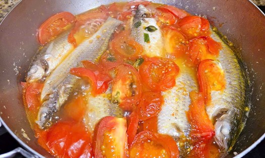 Người bị đái tháo đường nên ăn cá, thịt nạc, thịt gia cầm bỏ da... chế biến đơn giản như hấp, luộc, áp chảo. Ảnh: Quỳnh Chi