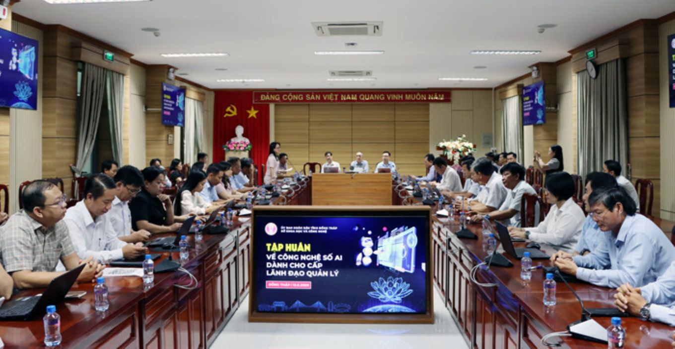 Tinh Dong Thap phoi hop Truong Dai hoc Bach Khoa TPHCM to chuc cac lop dao tao ve AI, duoc xem nhu hanh dong quyet tam pho cap Binh dan hoc vu so. Anh: Cong thong tin tinh Dong Thap