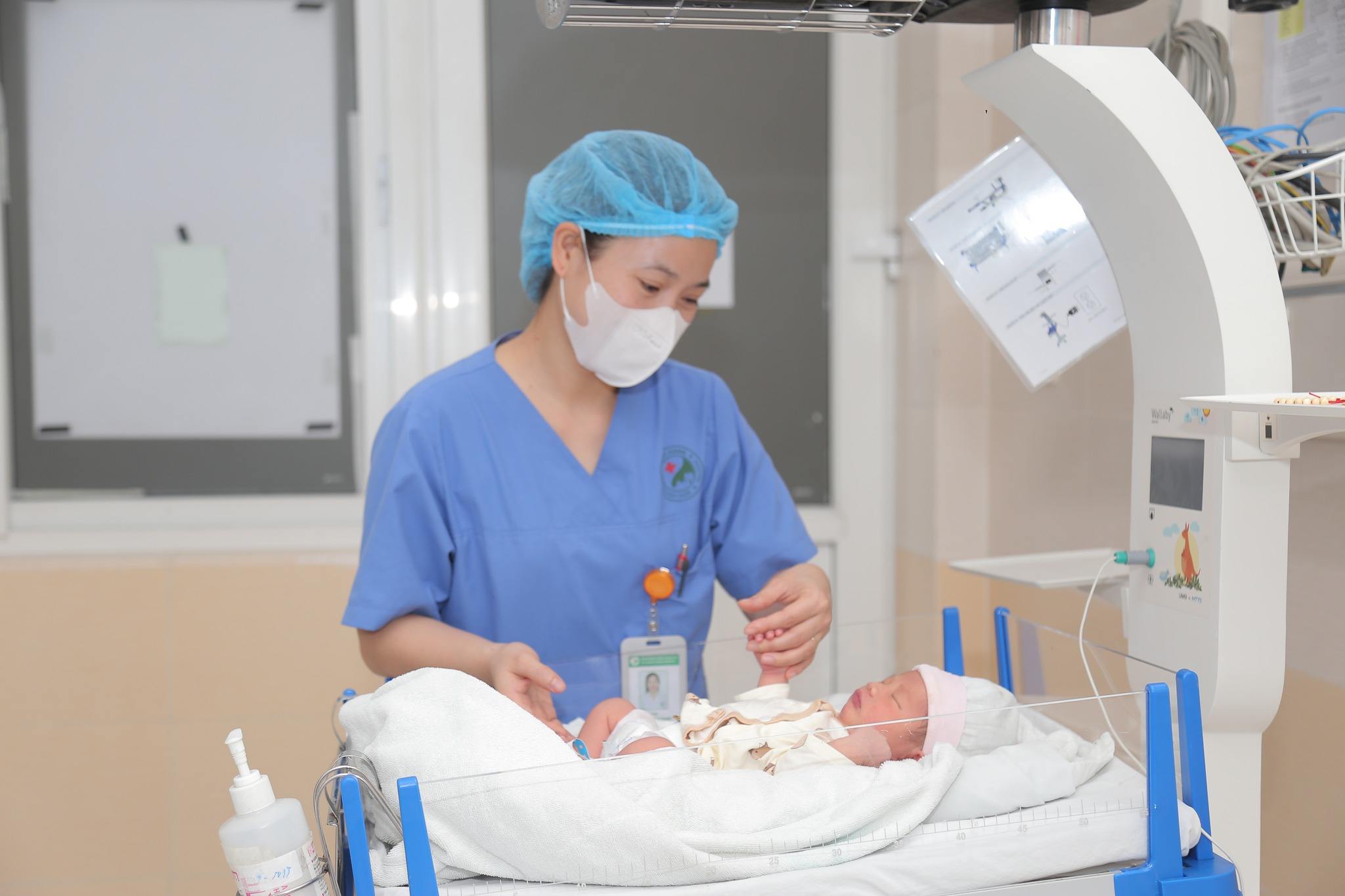 Los bebes despues son atendidos en el Hospital General Duc Giang. Foto: El hospital proporciona