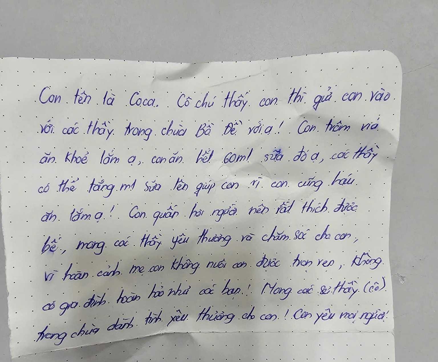Manh giay voi nhung loi gui gam day yeu thuong, co le cua me be. Anh: Benh vien cung cap