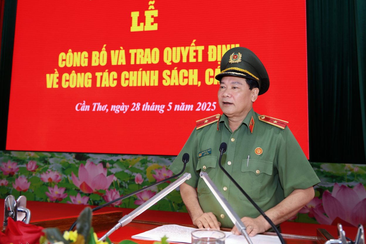 Thiếu tướng Nguyễn Văn Thuận - Giám đốc Công an TP Cần Thơ phát biểu tại buổi lễ. Ảnh: Công an Cần Thơ