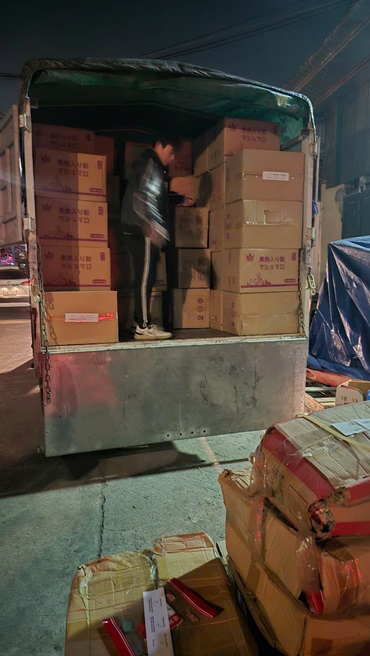 Số bánh kẹo bị lực lượng chức năng thu giữ. Ảnh: CAHN cung cấp