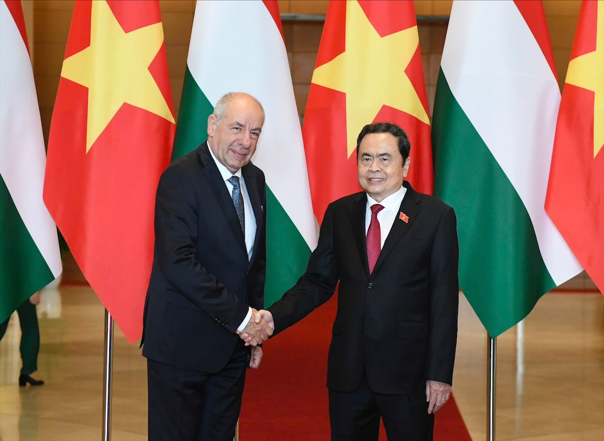 Politburo member and National Assembly Chairman Tran Thanh Man met with Hungarian President Sulyok Tamas. Photo: Hai Nguyen