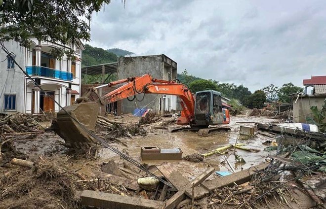 Las primeras inundaciones repentinas debido a fuertes lluvias, causando fuertes daños en las provincias montañosas del norte, y al mismo tiempo aparecen areas de baja presion en el Mar del Sur de China. Foto: Dinh Van