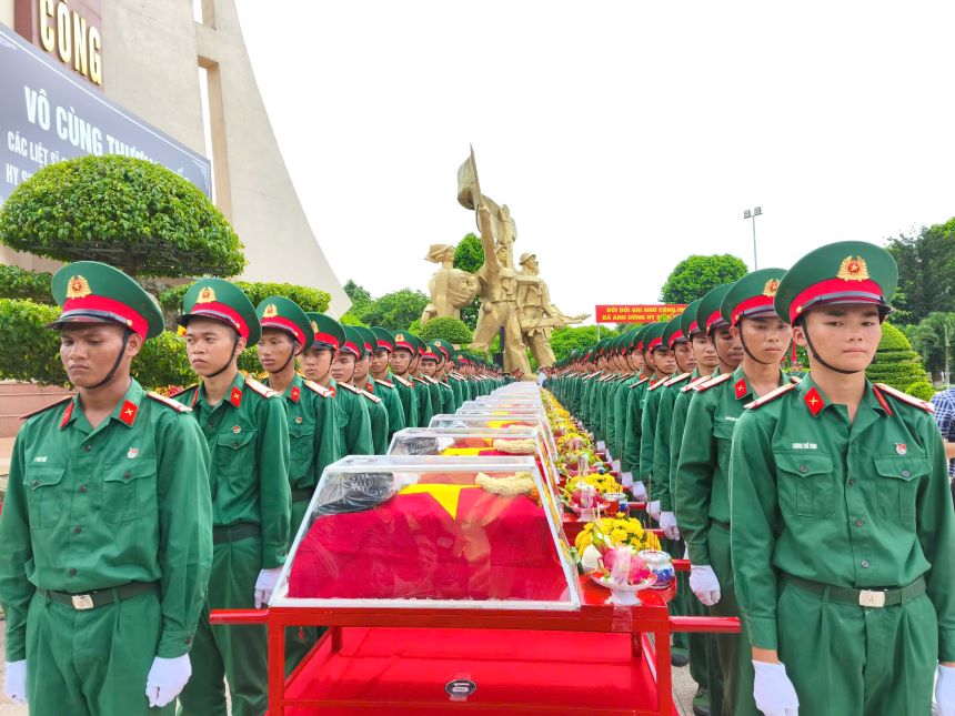 23 restos de martires fueron devueltos a la patria de Vietnam. Foto: Nam Trang