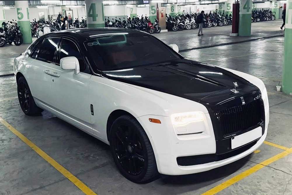 Rolls -Royce Ghost Series It, negro, atrajo la atencion en la ciudad de Ho Chi Minh. Foto: Tran Tuan