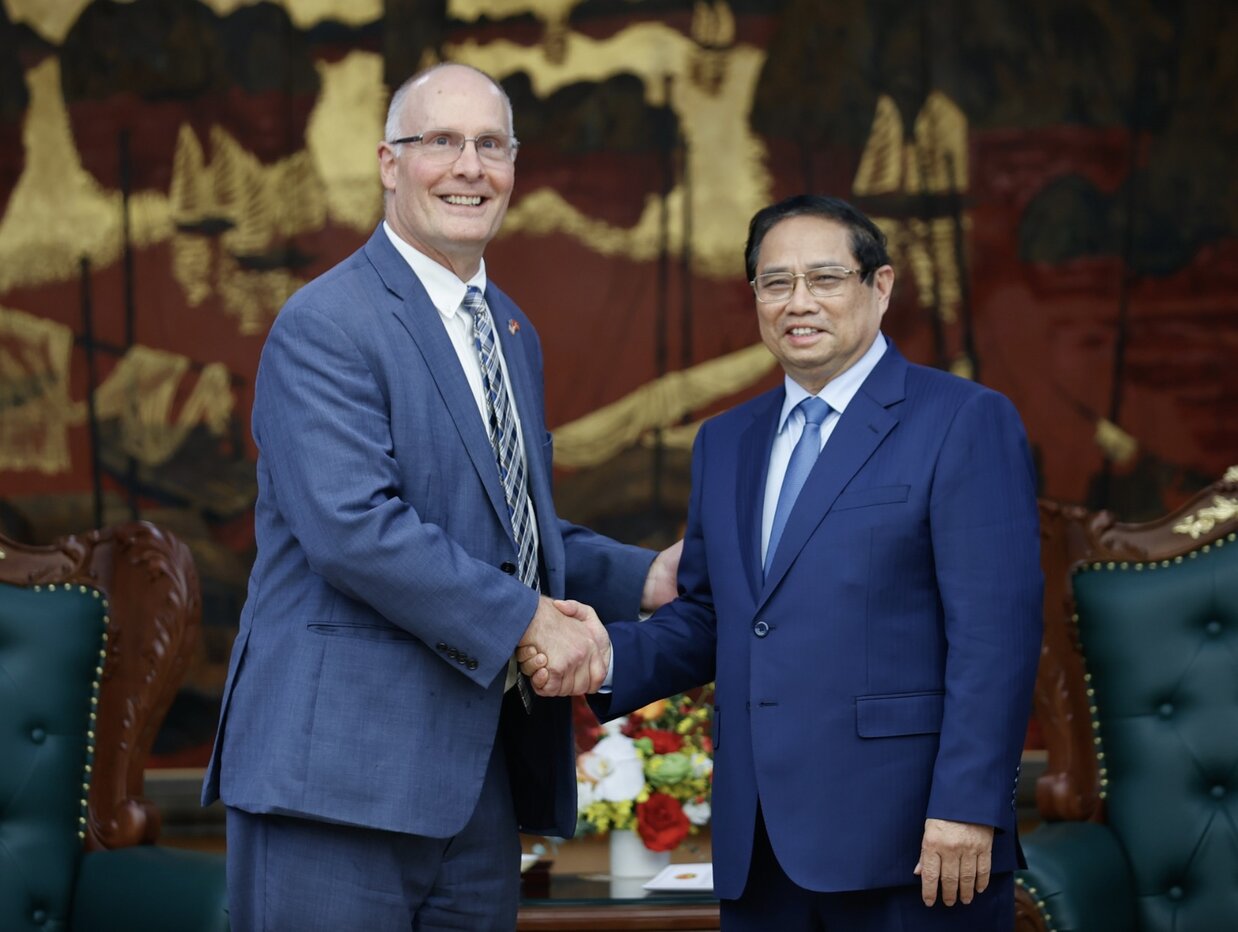 Politburo member, Prime Minister Pham Minh Chinh and Member of the House of Representatives John Moolenaar. Photo: VGP
