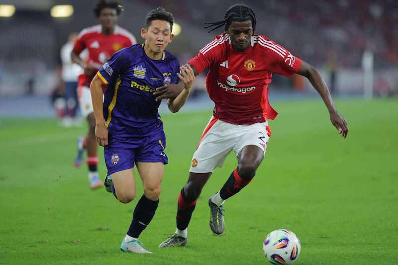 Tien ve Hai Long duoc xep da chinh tran gap Man United. Anh: Ho Hai Hoang