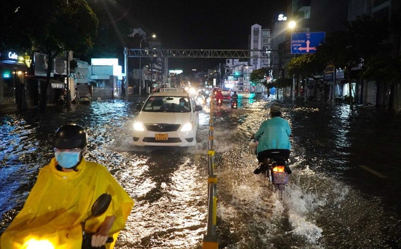 Weather forecast for continued thunderstorms due to the influence of the low pressure. Photo: Chan Phuc