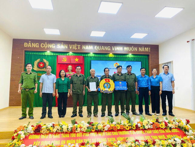 Lien doan Lao dong huyen Da Huoai thanh lap nghiep doan co so luc luong an ninh trat tu co so trong Thang Cong nhan nam 2025. Anh: Pham Yen
