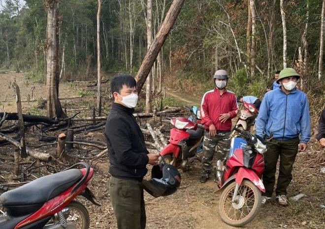 Many forest protection management staff in Dak Nong are owed wages, seriously affecting their lives. Photo: Bao Lam