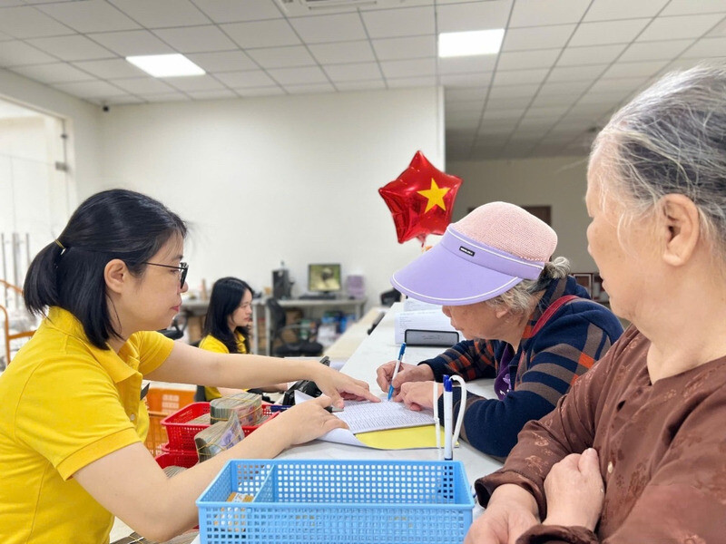 Từ ngày 1.7.2025, cán bộ, công chức, viên chức và lực lượng vũ trang đã nghỉ hưu, đặc biệt là nhóm nghỉ trước năm 1995 sẽ được tăng lương hưu. Ảnh: Hoàng Huấn