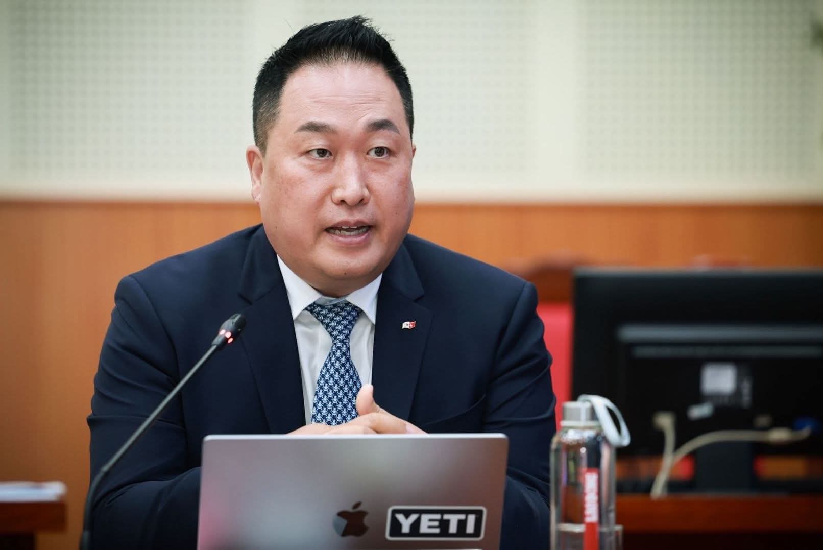 Mr. Hong Sun - Honorary President of the Korean Business Association in Vietnam (Kocham) - said that Vietnam is actively developing renewable energy to meet rapidly increasing electricity demand and the need to solve climate change. Photo: Hai Nguyen