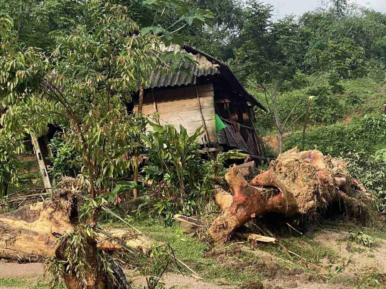 Houses were damaged after flash floods in Long Thang village, Hanh Dich commune, Que Phong district, Nghe An. Photo: Ngoc Anh