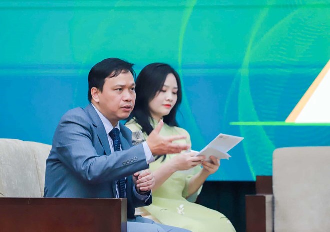 Dr. Nguyen Quoc Viet - Economic expert, Lecturer at the University of Economics (Vietnam National University, Hanoi) - said that Vietnam needs to overcome challenges in infrastructure, legal framework, investment costs and finance to effectively realize energy transition. Photo: Phan Anh