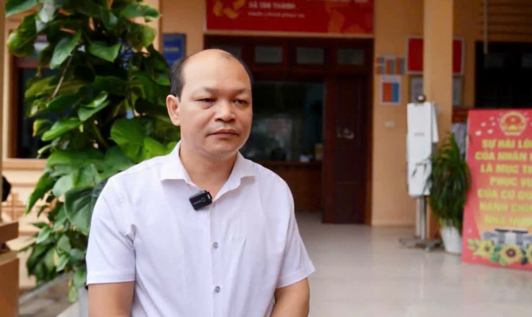 Ong Phung Van Quang – Chu tich UBND xa Tan Thanh, huyen Huu Lung, Lang Son. Anh Quynh Trang