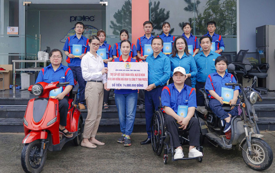 37 suat qua voi tong gia tri 74 trieu dong duoc trich tu nguon ngan sach Cong doan tinh Vinh Phuc. Anh: Bao Nguyen