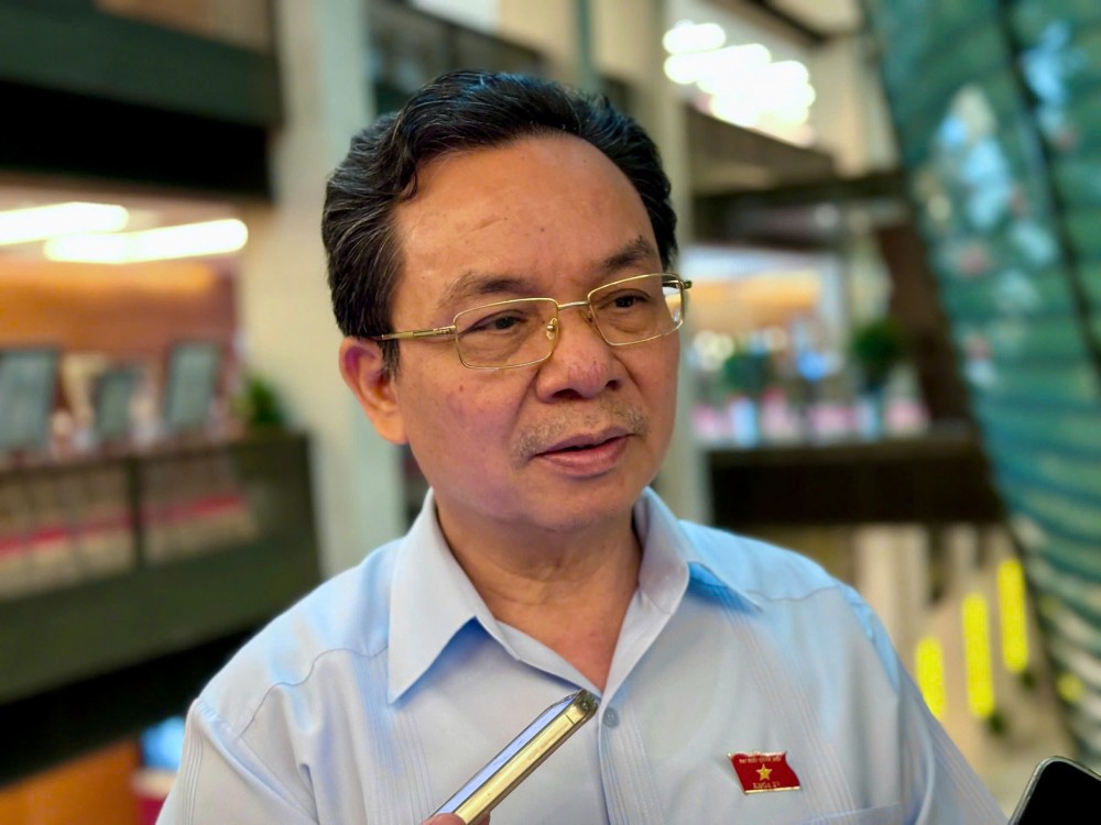 National Assembly delegate Hoang Van Cuong proposed to soon abolish the state monopoly on gold bar brands and return the gold market to its true sense. Photo: Pham Dong