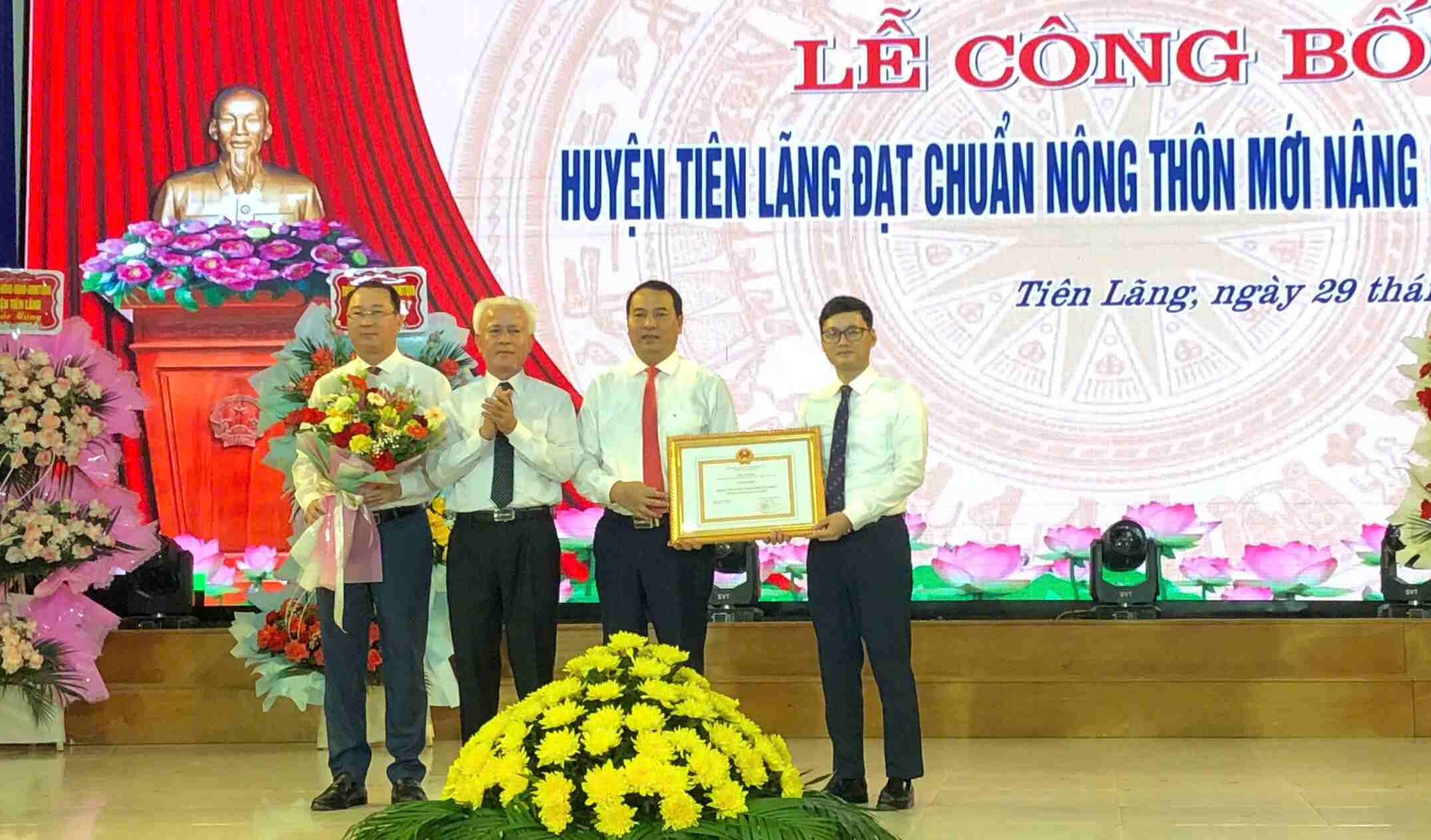 El distrito de Tien Lang dio la bienvenida a la decision del primer ministro de reconocer el nuevo estandar rural para mejorar para 2024. Foto: Hai Phong E -Portal