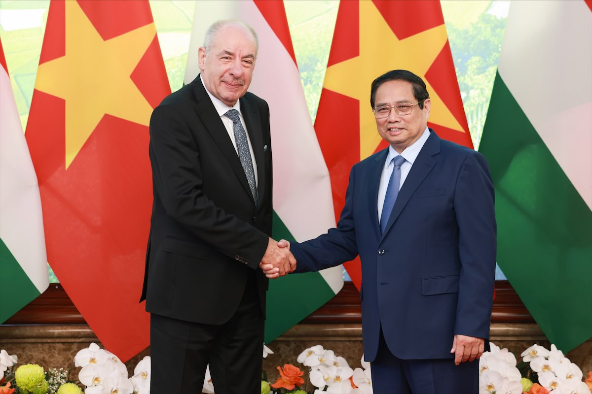Politburo member, Prime Minister Pham Minh Chinh and Hungarian President Sulyok Tamas. Photo: Hai Nguyen