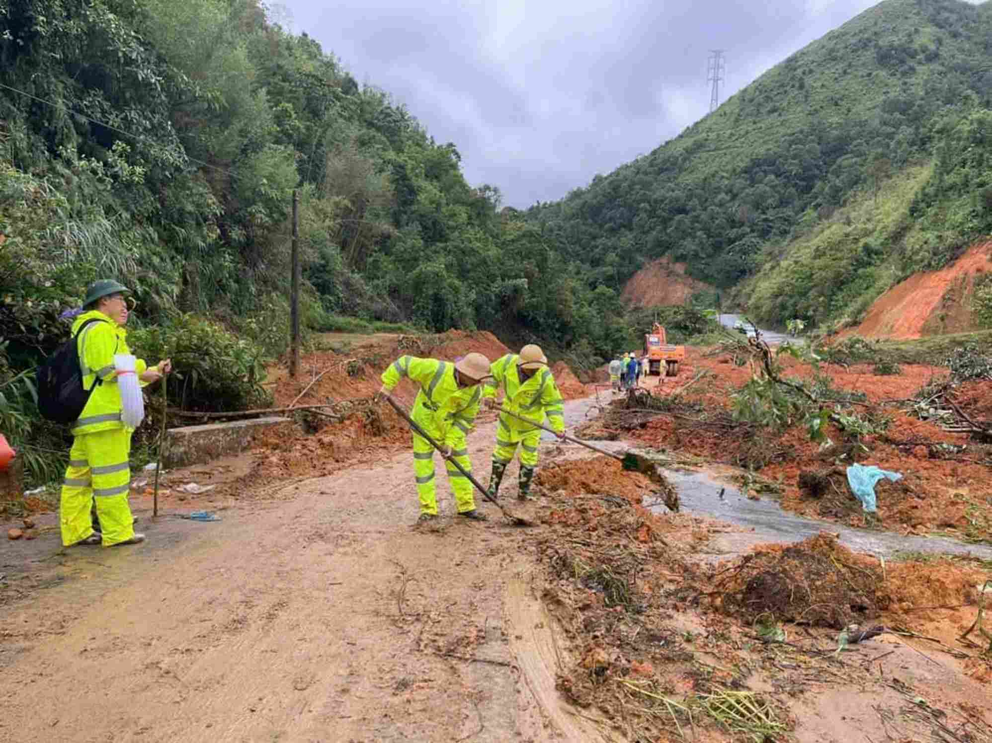 Viec canh bao som nguy co sat lo dat, lu quet co y nghia rat quan trong. Anh: Cong an Cao Bang