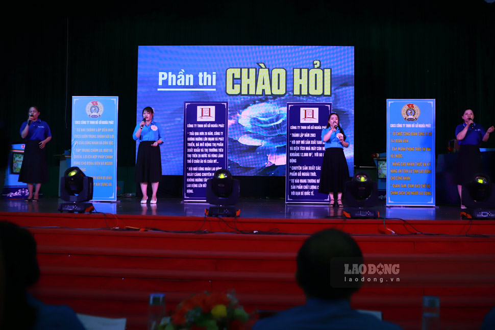 Can bo CDCS tham gia phan thi chao hoi. Anh: Hoai Phuong