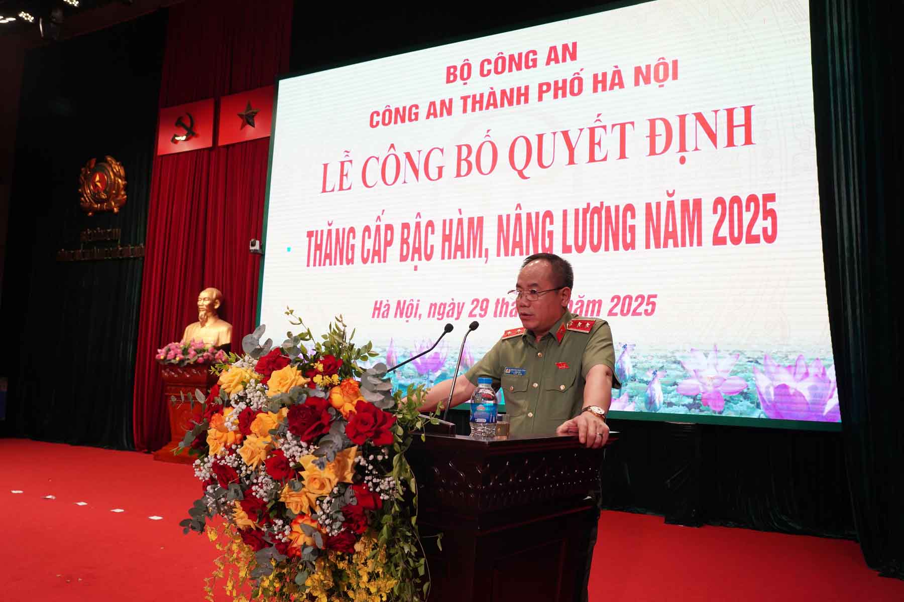 Trung tuong Nguyen Thanh Tung, Giam doc Cong an Ha Noi phat bieu tai buoi le. Anh: Cong an Ha Noi