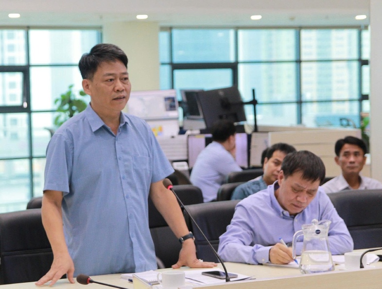 Cuc truong Cuc Khi tuong thuy van Nguyen Thuong Hien cho biet dang tien hanh bao duong thiet bi quan trac. 
