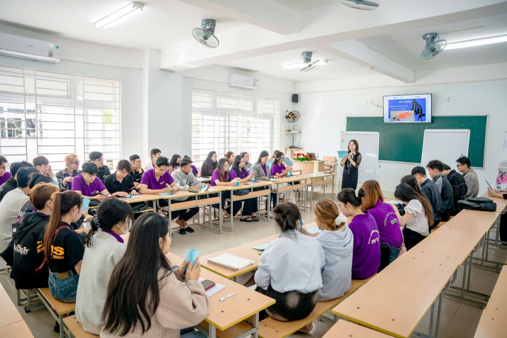Tai Viet Nam, nam 2025 chuong trinh da dao tao 25 giang vien va hon 420 sinh vien, trong do tren 60% hoc vien la nu. Anh: BTC