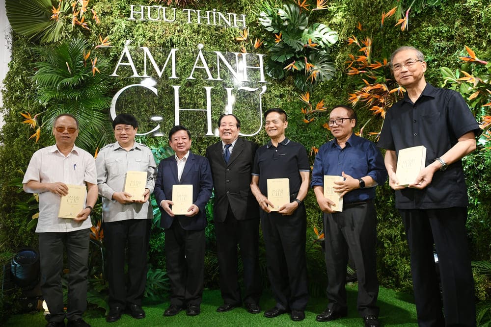 Nhieu ban be, dong nghiep Anh: Nhan vat cung cap 