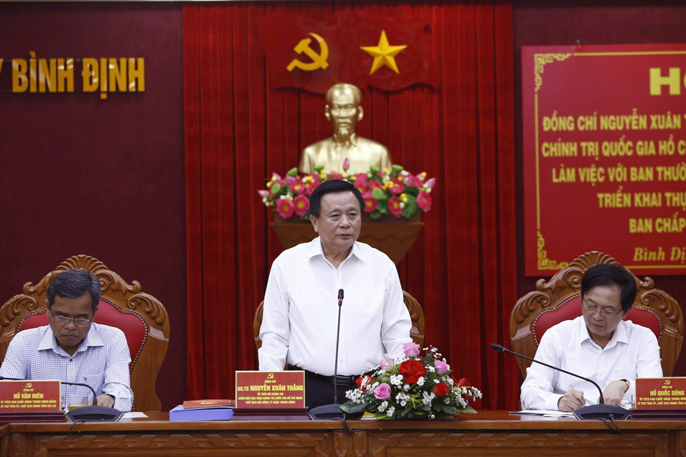 Mr. Nguyen Xuan Thang - Politburo member, Director of the Ho Chi Minh National Academy of Politics, Chairman of the Central Theoretical Council worked with the Standing Committees of the Binh Dinh and Gia Lai Provincial Party Committees. Photo: Hong Anh