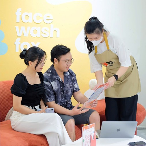 Ky thuat vien tai Face Wash Fox. Anh: Face Wash Fox